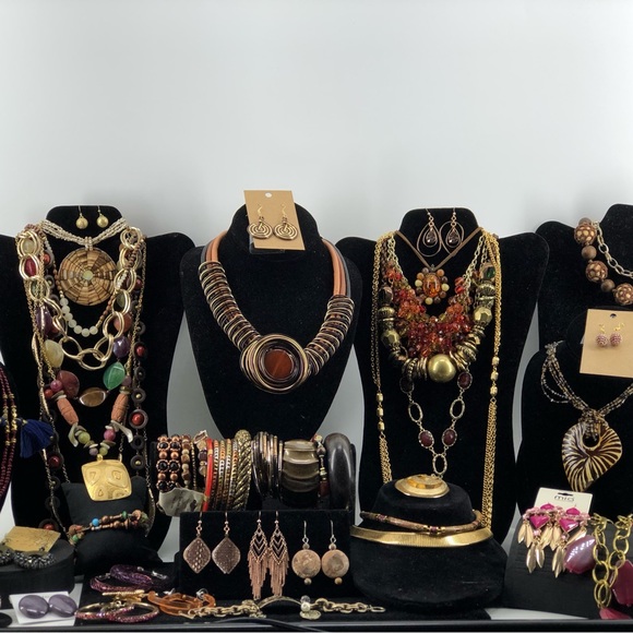 Beautiful Vintage To Now Jewelry Lot - Picture 8 of 11